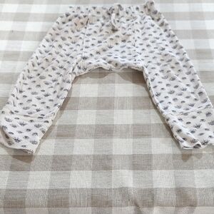 2T Kate Quinn- black and white pants